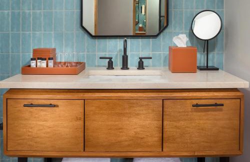 Town Center Hotel | Merriweather Lakehouse Hotel, Autograph Collection