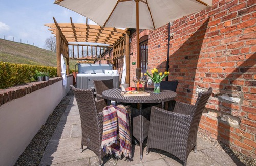 Folkton Cottage | Merry Dale Cottage at Humble Bee Farm