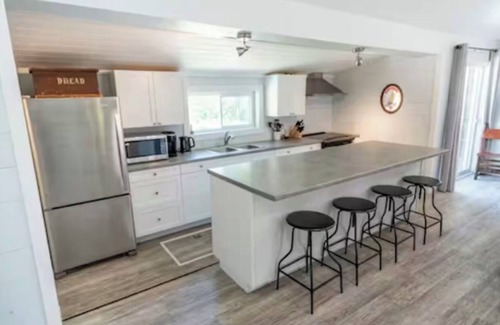 South Bruce Peninsula Cottage | Merry Light Cove- Waterfront on Lake Huron & Sauna