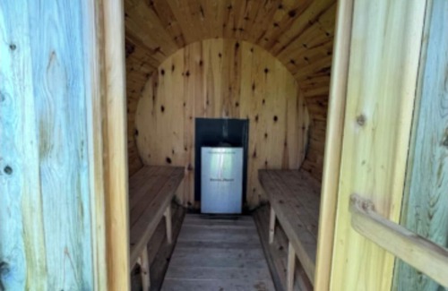 South Bruce Peninsula Cottage | Merry Light Cove- Waterfront on Lake Huron & Sauna