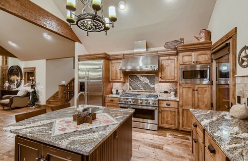 Fairways House | Merry Moose Lodge: Private Hot Tub, On Breckenridge Golf Course, Gas Grill