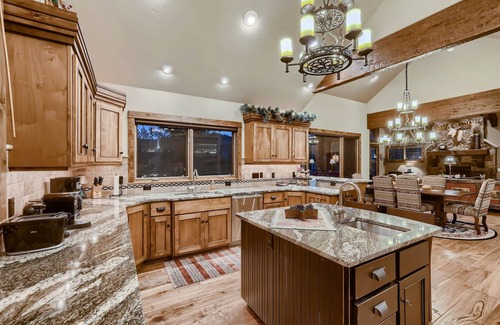 Fairways House | Merry Moose Lodge: Private Hot Tub, On Breckenridge Golf Course, Gas Grill