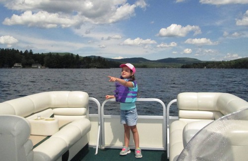 New Durham House | Merrymeeting Lake Living Retreat - Perfect Location For Couples or Family