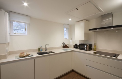 Rye Cottage | Merrythought Cottage - 2 bed, 2 bath cottage in the heart of Rye citadel