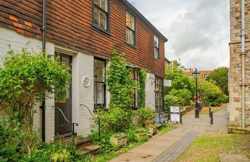Rye Cottage | Merrythought Cottage - 2 bed, 2 bath cottage in the heart of Rye citadel