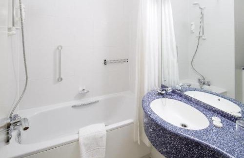 St. Saviour Hotel | Merton Hotel