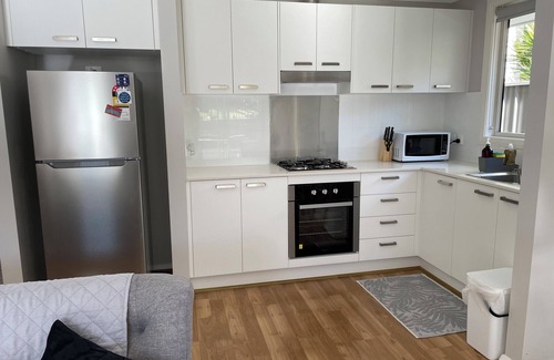 Penshurst House | Mery's Place. Beautiful 2 bedroom Cottage 3min walk 2 Mortdale train station