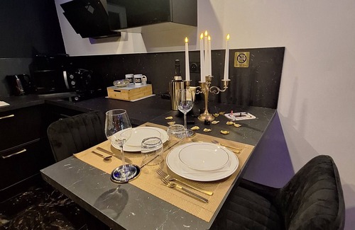 Miniac-Morvan Apartment | Mes petits secrets love room in Miniac-Morvan with private Jacuzzi