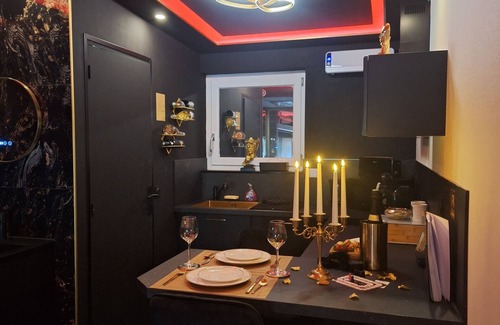 Miniac-Morvan Apartment | Mes petits secrets love room in Miniac-Morvan with private Jacuzzi