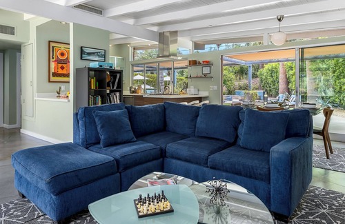 The Mesa House | Mesa Mid-Century – Chic Poolside Escape