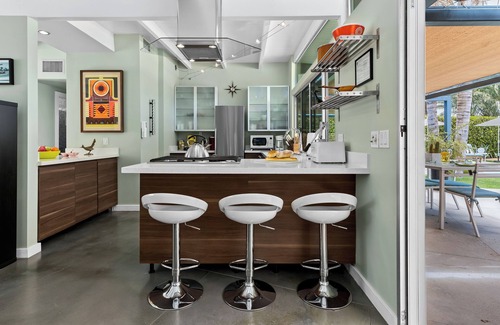 The Mesa House | Mesa Mid-Century – Chic Poolside Escape