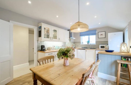 Seaton Cottage | Mesmerising sea views above the beach Cornwall.nn