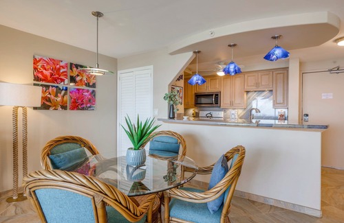 Kahana Condo | Mesmerizing sunset views from your private lanai