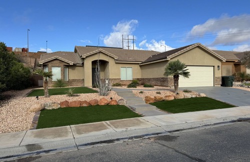 Mesquite House | Mesquite Oasis Pool and Spa!
