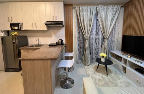 Poblacion District Condo | Messatierra Garden Recidences