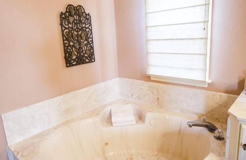 Bryan Bed & Breakfast | Messina Hof Winery & Resort
