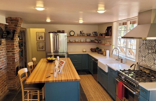Carlton House | METHOW VALLEY RIVER HOUSE W/84' River DecknSleeps10 Inside, and Pet friendly.
