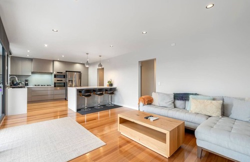 Lenah Valley House | Meticulously Upgraded Home with Valley Views
