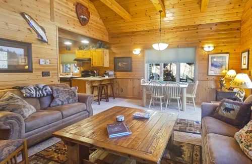 Camp Sherman Cabin | Metolius River Resort Cabin 4 - Luxurious cabin on the Metolius River w/