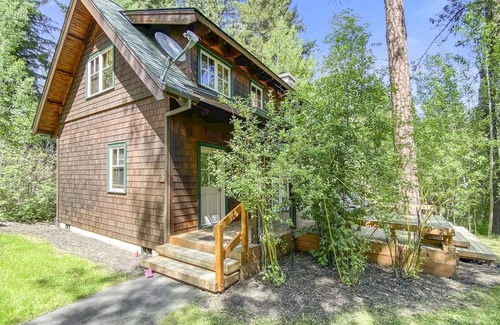 Camp Sherman Cabin | Metolius River Resort Cabin 1 - Luxurious cabin on the Metolius River w/