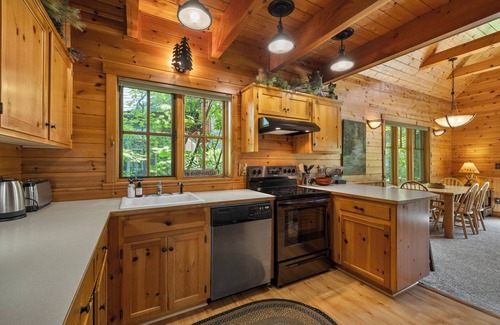 Camp Sherman Cabin | Metolius River Resort Cabin 4 Luxurious cabin on the Metolius River w/fireplace