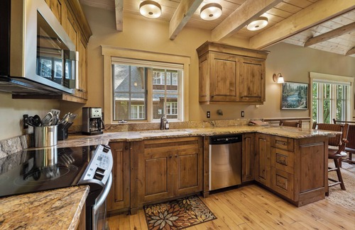 Camp Sherman Cabin | Metolius River Resort Cabin 9 Luxurious cabin on the Metolius River w/fireplace