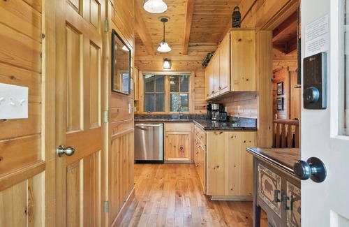 Camp Sherman Cabin | Metolius River Resort Cabin 10 Luxurious cabin on the Metolius River & fireplace