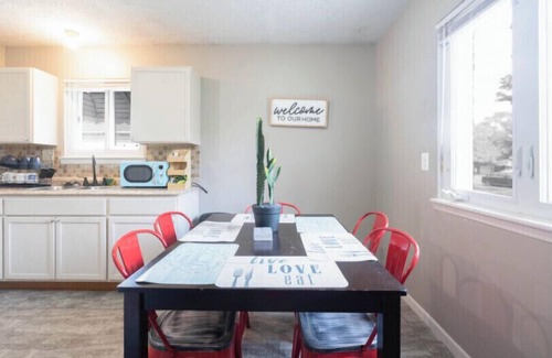 Taylor House | Metro Airport Suite located near busy streets and highways! ASK ABOUT CAR RENTAL