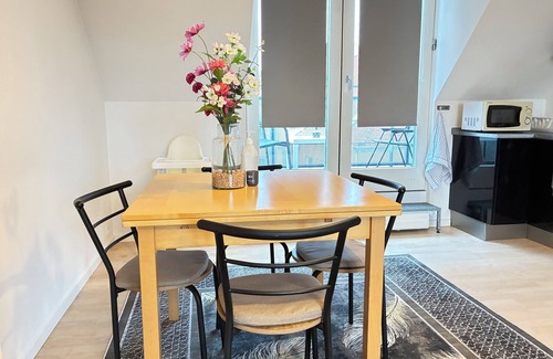 Vanlose Apartment | Metro Apartment with dual balcony closed to public Transport and shopping.