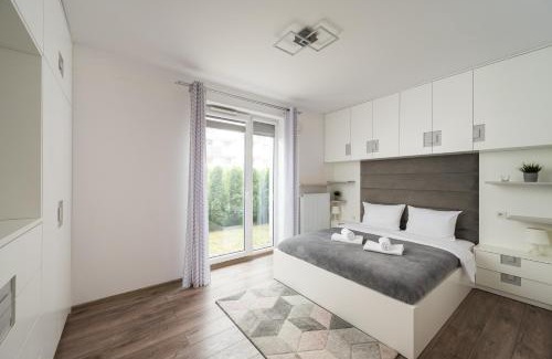 Gorce Apartment | Metro Bemowo Apartment with Garden