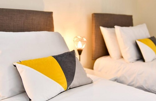 St. Thomas House | Metro Chic Townhouse