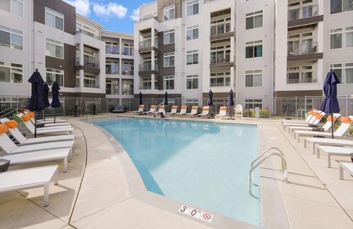 Reston Apartment | Metro Closeby! Island Kitchen | Near Washington DC