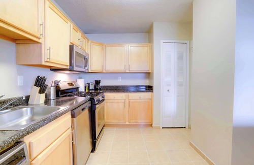 Aurora Highlands Apartment | Metro-Connected Arlington Gem