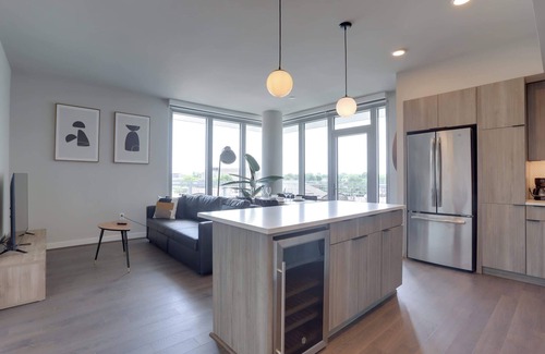 Clarendon Apartment | Metro-Connected Clarendon Stay