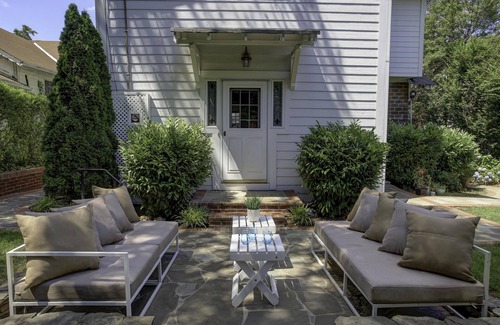 Taylor Run House | Metro, Historic District in Alexandria City, walk to Old Town, parking