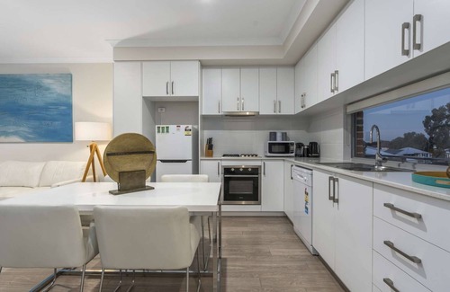 Bassendean Apartment | Metro Modern Escape: Unwind near the Swan Valley