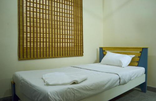 Vadapalani Hotel | Metro Park