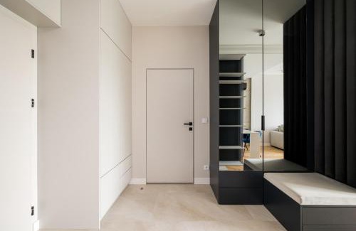 Marymount Apartment | Metro Słodowiec Deluxe Apartment by BookingHost