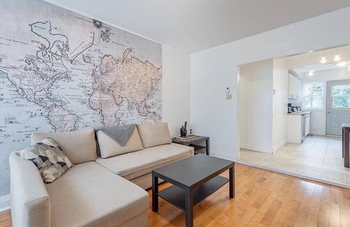 Ahuntsic Apartment | Metro Sauvé - Cosy apartment - 2 Bedrooms Queen beds