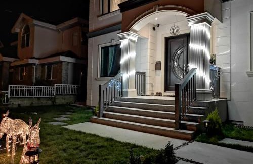 New Westminster Villa | Metropolis MetroTown Area lovely place 2 or 1 bedrooms suite