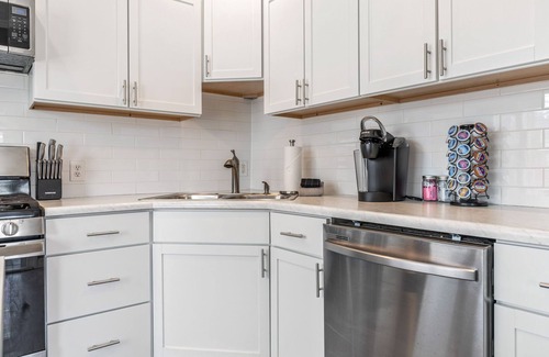 St. Louis Apartment | Metropolitan Retreat by StayLage