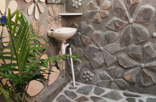 Mendut House | Mettaloka Guest House and Art Space