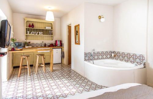 Agur Cabin | Mettler Winery