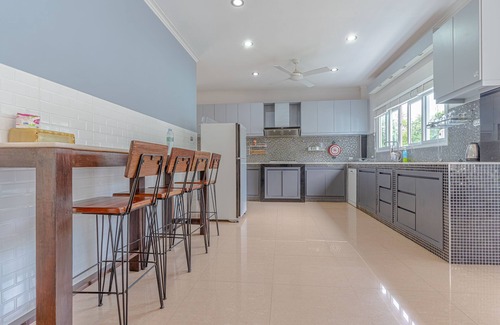 Central Pattaya Villa | Mew pool villa pattaya. 10-15mins to beach and walking street.