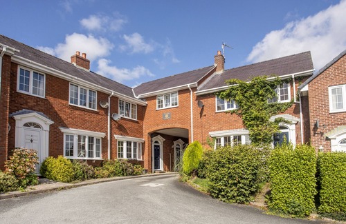 Menai Bridge Cottage | MEWS COTTAGE, pet friendly, character holiday cottage in Menai Bridge