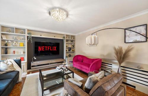 Knightsbridge House | Mews House London with Private Patio & Parking