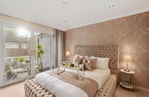 Knightsbridge House | Mews House London with Private Patio & Parking