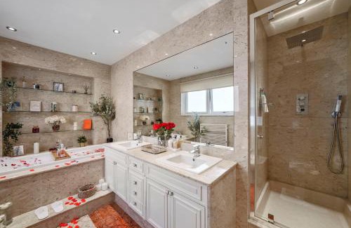 Knightsbridge House | Mews House London with Private Patio & Parking