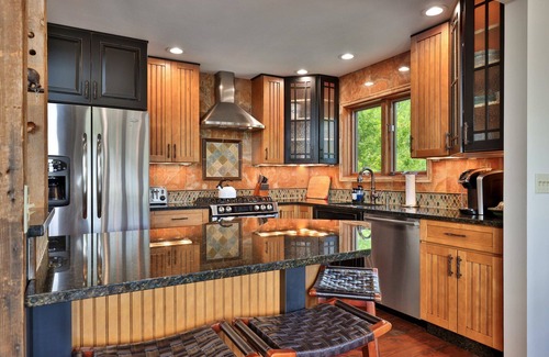 Central Vermont- Killington Condo | Meyer Chalet de Esqui at Topridge | Ski-In/Out 4BR Bear Mtn Retreat w/Pool & Fireplace