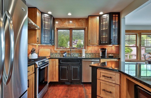Central Vermont- Killington Condo | Meyer Chalet de Esqui at Topridge | Ski-In/Out 4BR Bear Mtn Retreat w/Pool & Fireplace